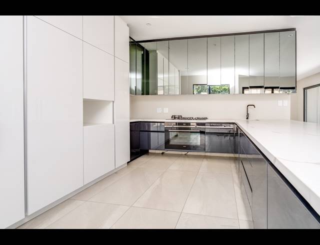 5 BEDROOM HOUSE FOR SALE IN BRYANSTON